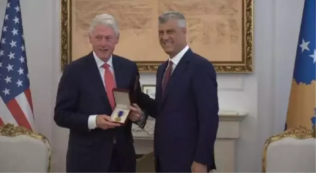 Bill Clinton'a Kosova'da 'Cumhurbaşkanlığı Nişanı' verildi