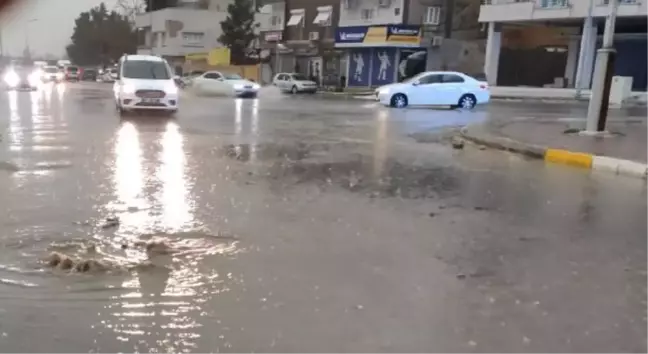 Mardin'de sağanak hayatı olumsuz etkiledi (3)
