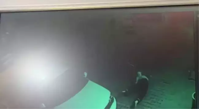 Esenyurt'ta Genç Kız Dördüncü Kattan Düştü