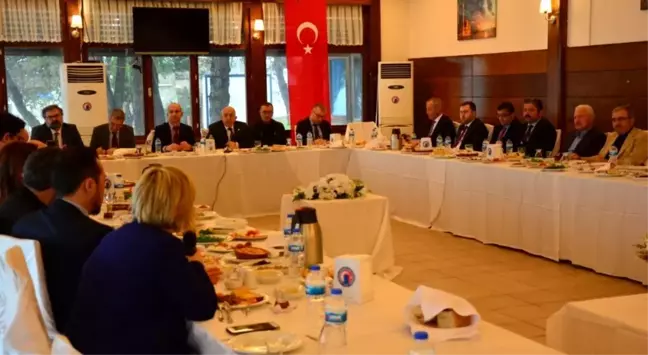 ÇOMÜ Rektörü Prof. Dr. Sedat Murat, belediye başkanlarıyla bir araya geldi