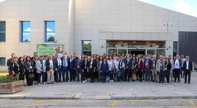 Türkiye 1. Gıda Mikrobiyolojisi Kongresi Atatürk Üniversitesi'nde devam ediyor