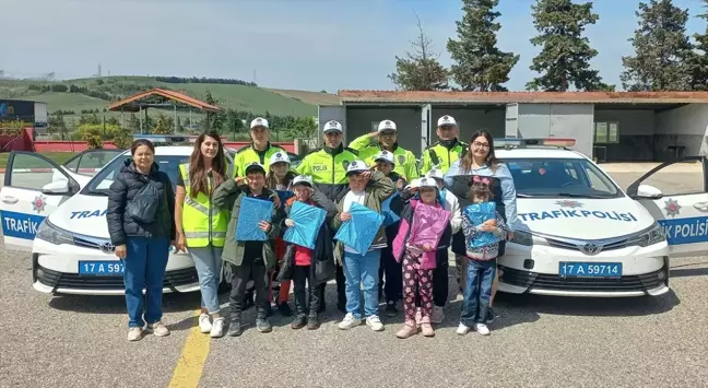 Gelibolu Trafik İstasyonu'ndan Öğrencilere Sıcak Karşılama