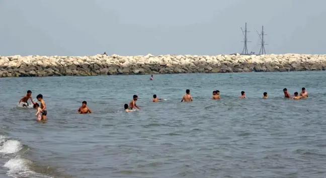 Mersin Sıcak Havalarda Vatandaşlarla Dolu