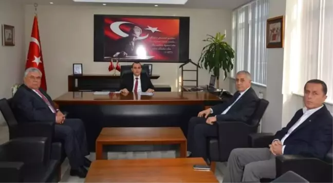 Selendi'de İhtiyaç Sahibi Öğrencilere Mont Desteği