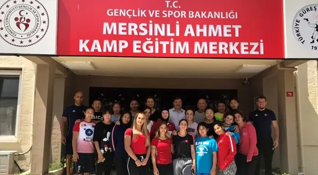 Musa Aydın, Kadın Milli Güreş Takımı'nı ziyaret etti