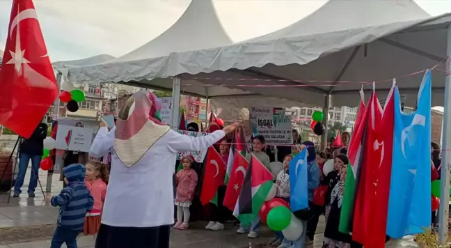 Erzurum'da İsrail'in Gazze'ye yönelik saldırılarını protesto eden sağlık çalışanları sessiz yürüyüşlerine devam etti