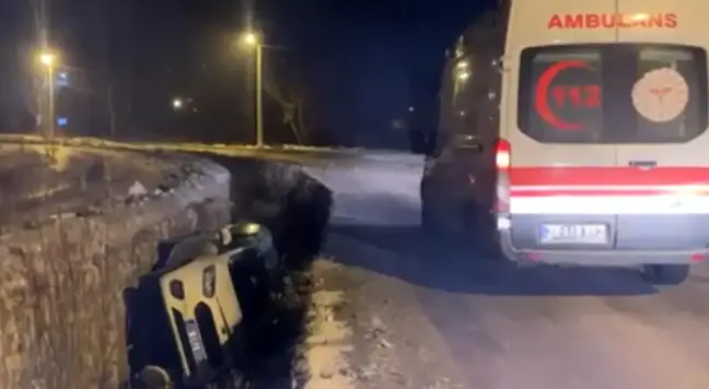 Yüksekova'da Buzlanma Sebebiyle Kaza: 3 Yaralı