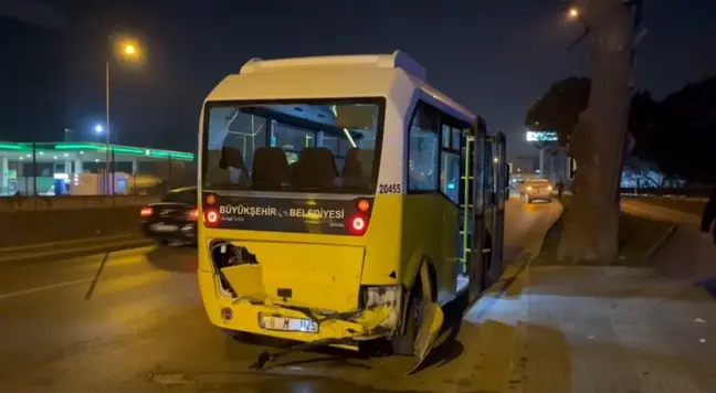 Bursa'da Makas Atan Sürücü Minibüse Çarptı: 10 Yaralı