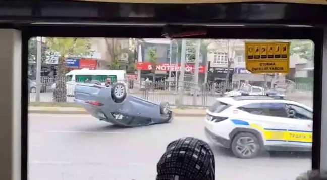 Şanlıurfa'da Yük Kamyonu ile Çarpışan Otomobil Ters Döndü