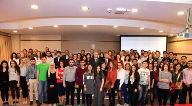 Öğrenciler Başarı Belgelerini Rektör Gündoğan'ın Elinden Aldılar