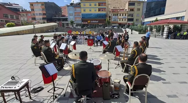 3. Ordu Komutanlığına bağlı bando takımı Bayburt'ta konser verdi