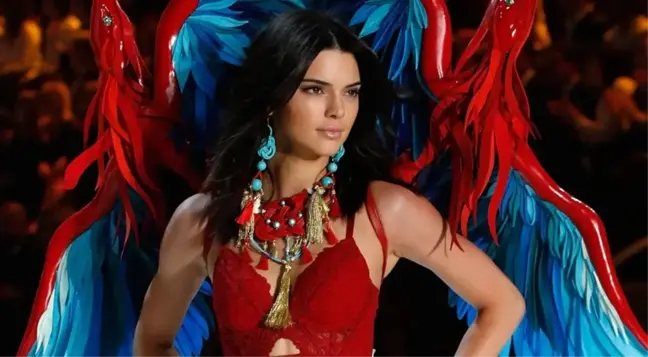 Victoria's Secret Fashion Show'da Kendall Jenner var mı?