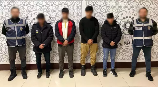 Bayburt'ta Düzensiz Göçmenler ve İnsan Tacirleri Yakalandı