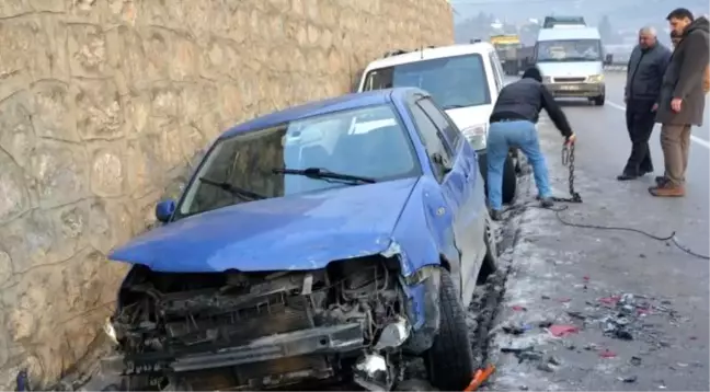 Karabük'te Buzlanma Nedeniyle 10 Araç Kaza Yaptı