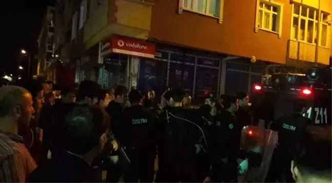 Dha İstanbul - (Geniş Haber)sultangazi'de Cinayetin İşlendiği Mahallede Polis Müdahalesi