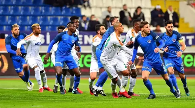Süper Lig: Kasımpaşa: 1 - Alanyaspor: 2 (İlk Yarı)