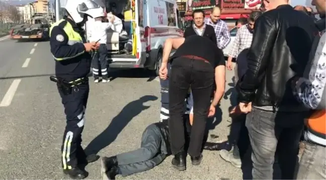Kamyonetle Çarpışan Motosikletin Sürücüsü Yaralandı