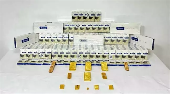 İran plakalı otobüste 6 kilo altın ve kaçak sigara ele geçirildi