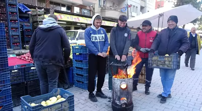 Dondurucu Soğuklarda Tavşanlı Semt Pazarında Hayat Devam Ediyor