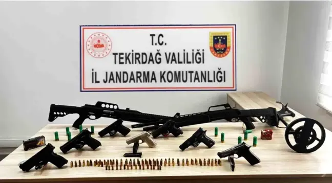 Tekirdağ'da Operasyon: Çok Sayıda Ruhsatsız Silah ve Tütün Ele Geçirildi