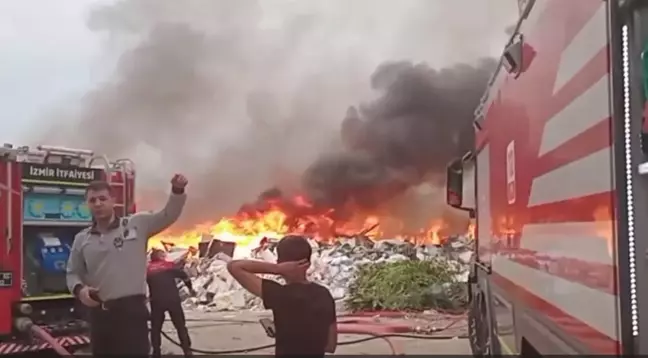 İzmir'de Kaçak Atık Alanında Yangın Çıktı