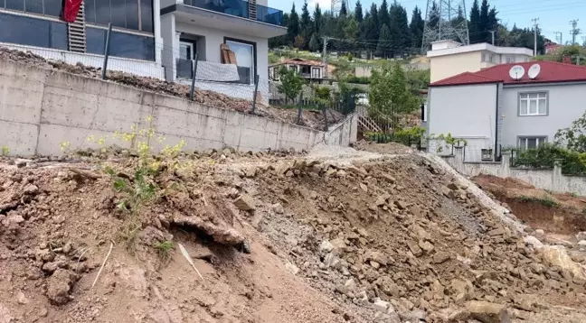 Serdivan'da Kayma Riski Nedeniyle Boşaltılan Bina Sakinleri Yeniden Evlerine Döndü