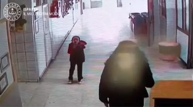 Isparta'da Öğrenci Heimlich Manevrasıyla Kurtarıldı