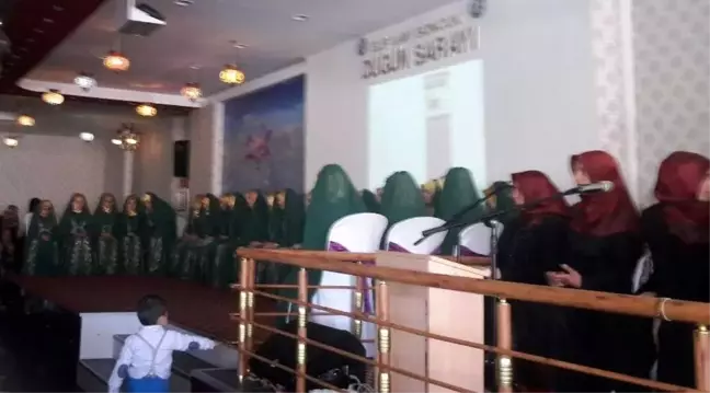 Erciş'te 22 Kız Hafız Törenle Taç Giyip İcazet Aldı