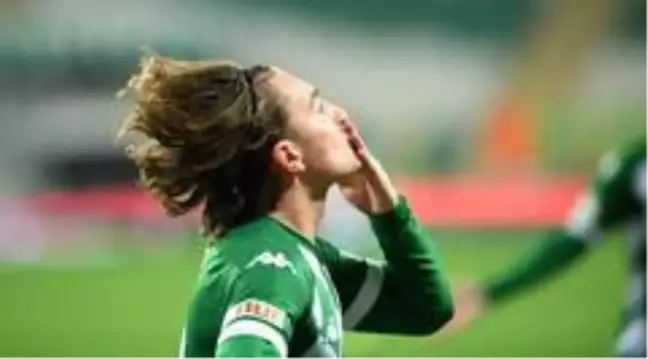 Bursasporlu futbolcu Ali Akman galibiyeti Vefa Temel'e armağan etti