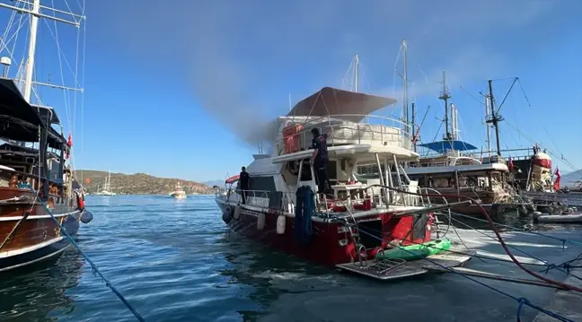 Fethiye'de Marina'da Tekne Yangını: Elektrik Kontağından Çıkan Yangın Hasara Yol Açtı