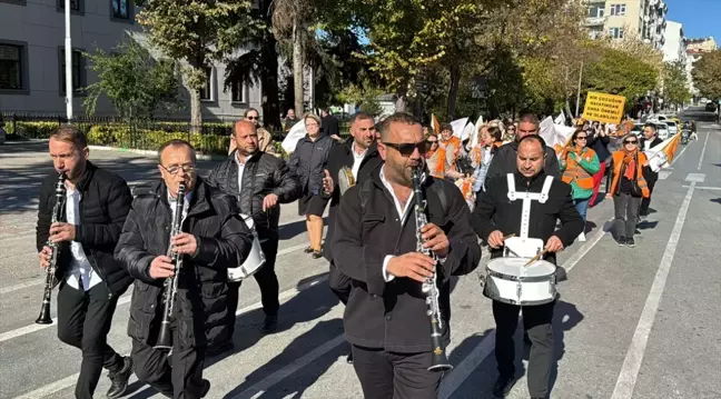 Lösemili Çocuklar Haftası Kapsamında Kortej Yürüyüşü Düzenlendi