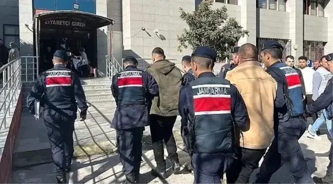 Balıkesir'de Jandarma Denetimlerinde 18 Hapis Cezalı Şahıs Yakalandı