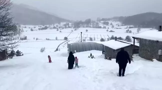 İznik'te Kar Eğlencesi: 60 Santimetre Kar Yağdı