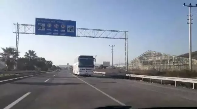 Antalya'da Ters Yolda İlerleyen Yolcu Otobüsü Trafiği Tehlikeye Attı