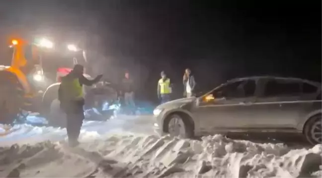 Yozgat'ta Yoğun Kar Yağışı, Trafikte Aksaklıklara Neden Oldu