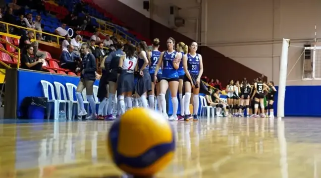 Isparta'da Yıldız Kızlar Voleybol Yarı Final Müsabakaları Başladı