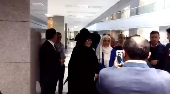 Bülent Ersoy'un, Lerzan Mutlu'yu
