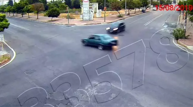 Bu araçtan sağ çıkılmaz dedirten kazada inanılmaz görüntü