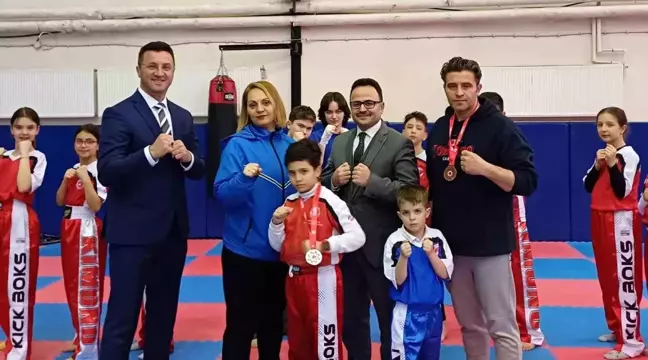 Gedizli Kick Boksçulara Ödül