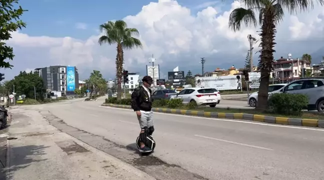 İskenderun'da Tek Tekerli Scooter ile Dikkat Çeken Vedat Akrilik