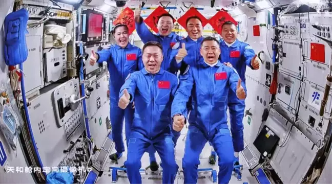 Çin'de Shenzhou-19 Uzay Aracından Shenzhou-20'ye Devir Teslim Töreni