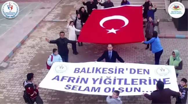 250 Öğrenciden Mehmetçiğe Destek Gösterisi