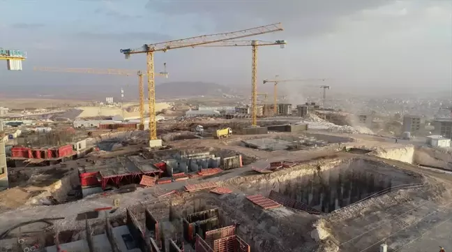 Adıyaman'da deprem konutları yeni yerleşim alanında yükseliyor