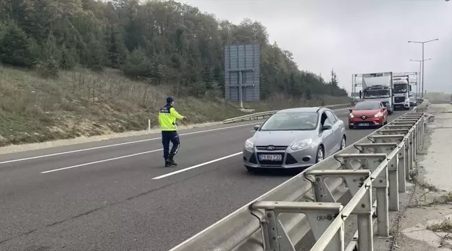 Anadolu Otoyolu'nda Tanker ile Otomobil Çarpıştı: İki Yaralı