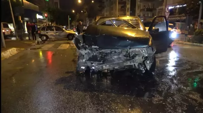 Alanya'da Trafik Kazası: Sürücüler Yaralanmadan Kurtuldu