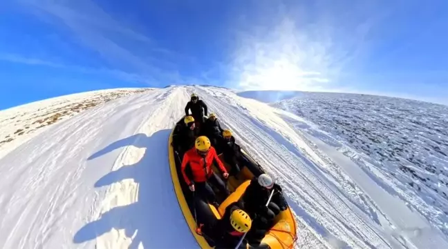 Ergan Dağı Kayak Merkezi'nde Kar Raftingi Adrenalin Severleri Ağırlıyor