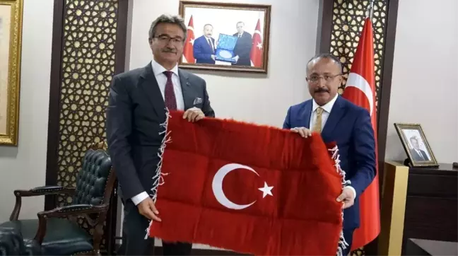 Eski Devlet Bakanı Tüzmen Vali Atik'i ziyaret etti