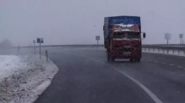 Aksaray'da yüksek kesimlere mevsimin ilk karı düştü