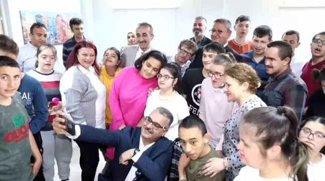 AK Parti Çorum İl Başkanı Ahlatcı'dan özel çocuklara ziyaret