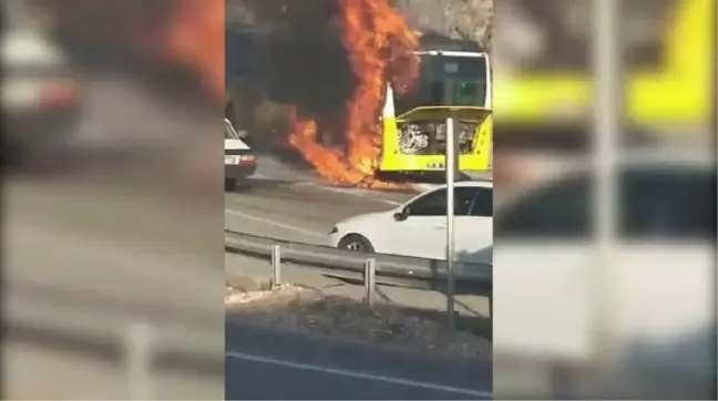 Şanlıurfa'da seyir halindeki halk otobüsü alev aldı